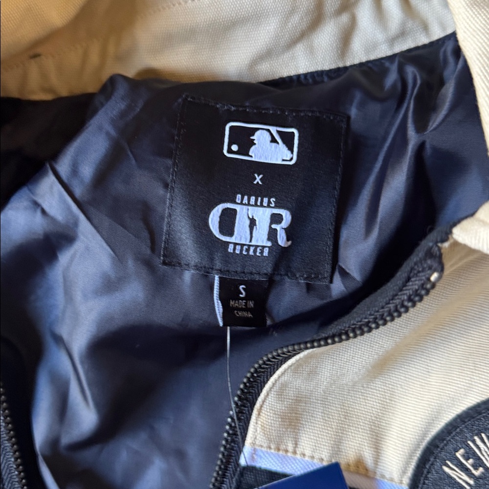 MLB Yankees Jacket - Picture 2 of 4